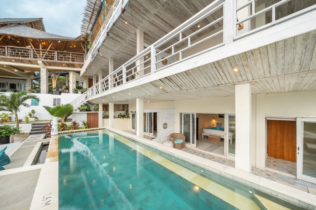 Pool of the family rooms