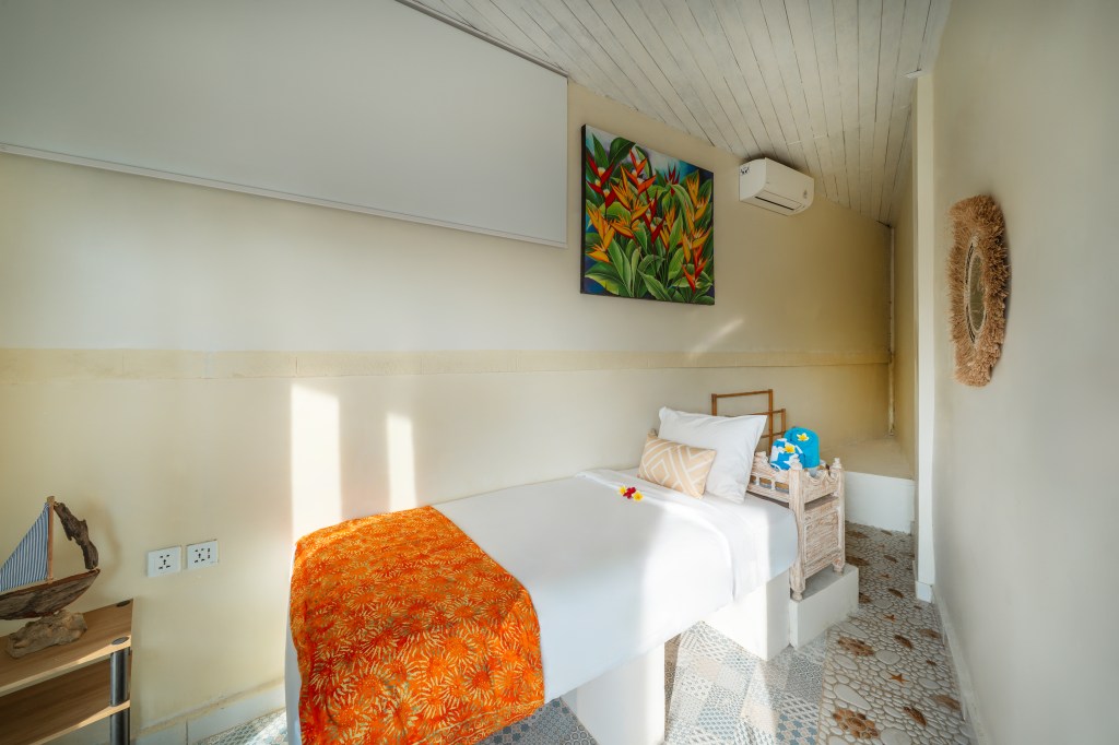 Family Room side room