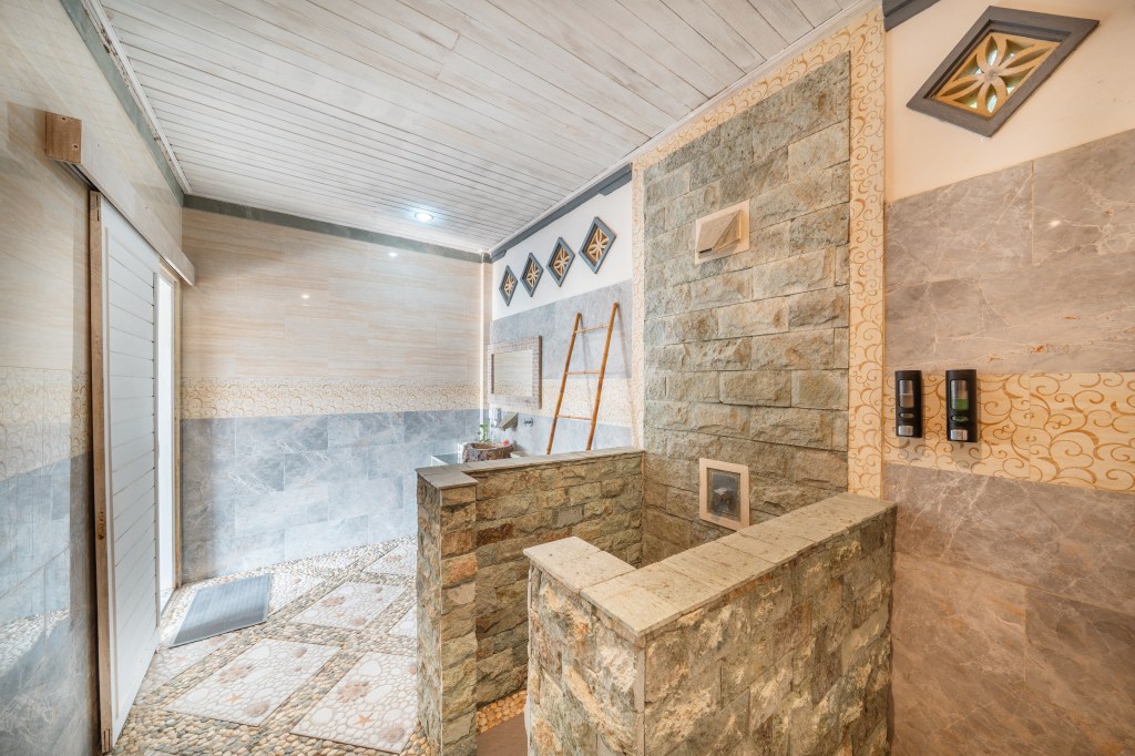 Family Room bathroom